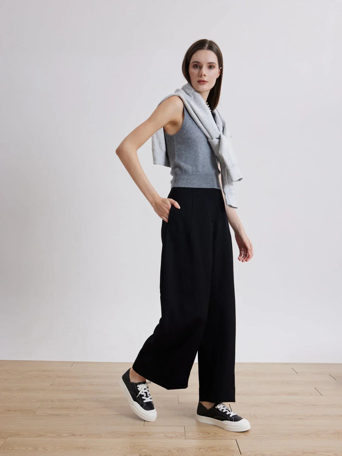 Binx Two-Way Leather Sneakers - Image 5