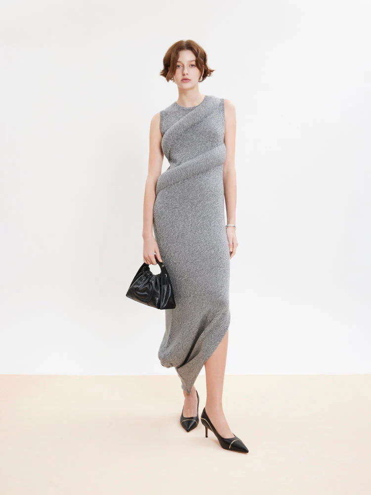 Viv Chain-Trimmed Pointed Leather Heels - Image 12